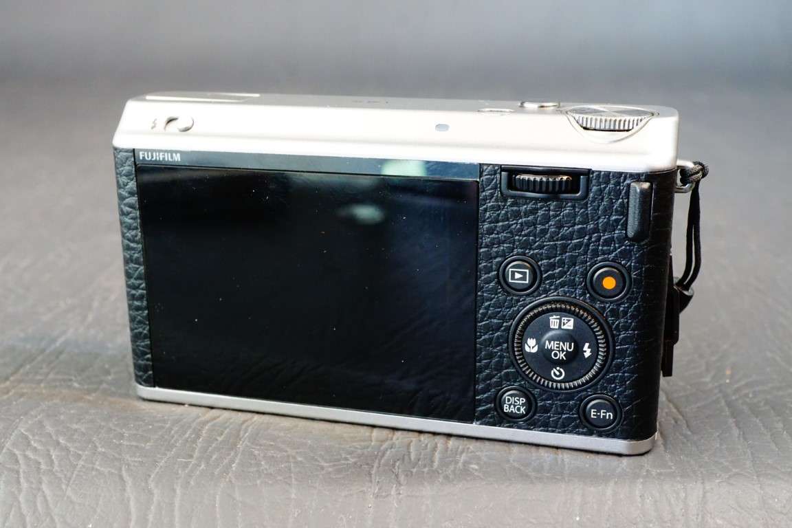 Fuji Fujifilm XF1 12.0MP Compact Digital Camera **Lens Control Error Spares or Repair**