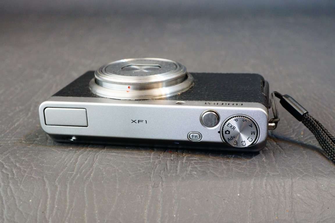 Fuji Fujifilm XF1 12.0MP Compact Digital Camera **Lens Control Error Spares or Repair**