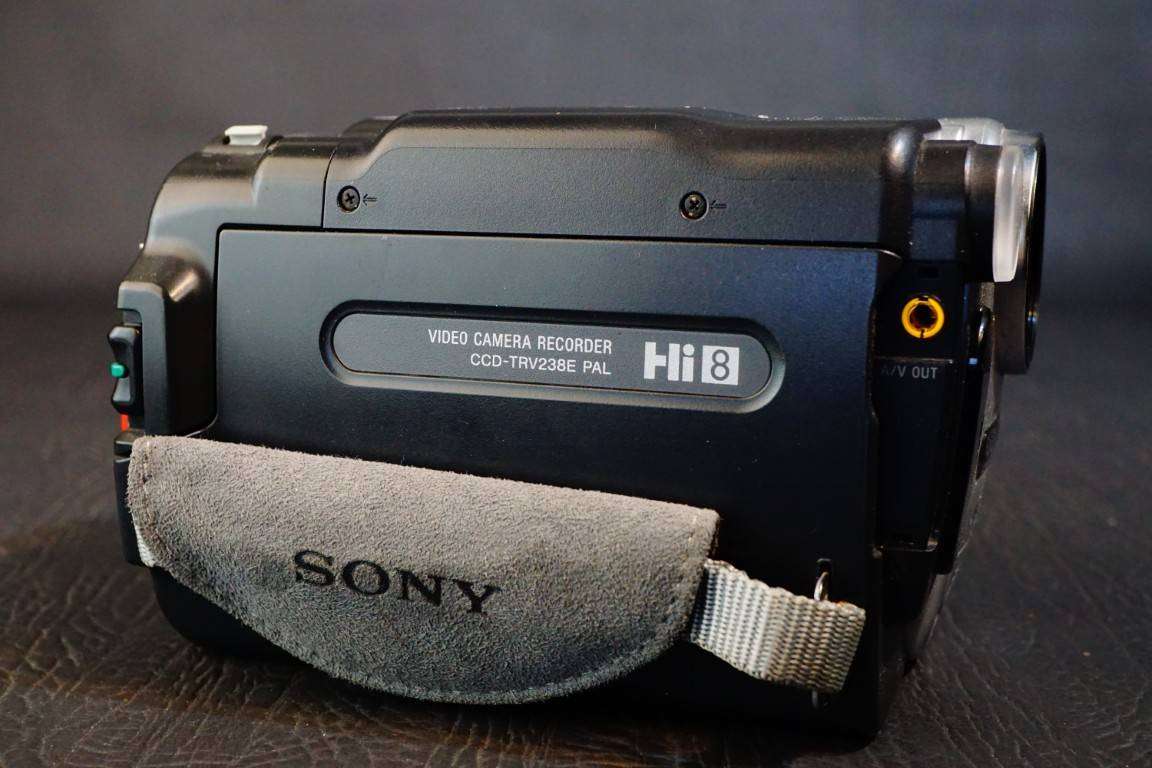 Sony CCD-TRV238E Hi8 Tape Video Camera HANDYCAM Camcorder **Great Condition**