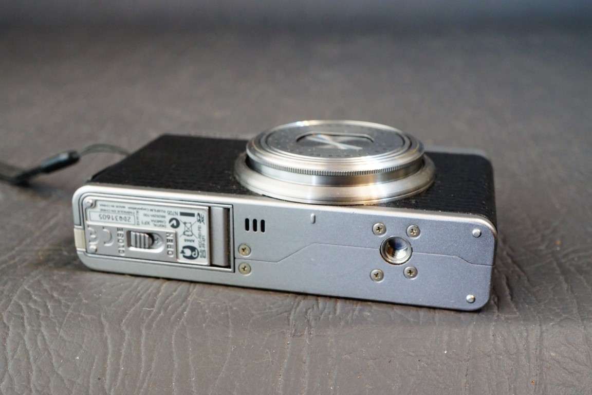 Fuji Fujifilm XF1 12.0MP Compact Digital Camera **Lens Control Error Spares or Repair**