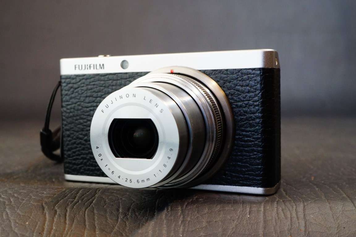 Fuji Fujifilm XF1 12.0MP Compact Digital Camera **Lens Control Error Spares or Repair**