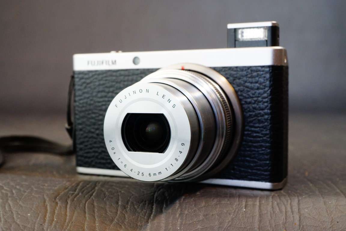 Fuji Fujifilm XF1 12.0MP Compact Digital Camera **Lens Control Error Spares or Repair**