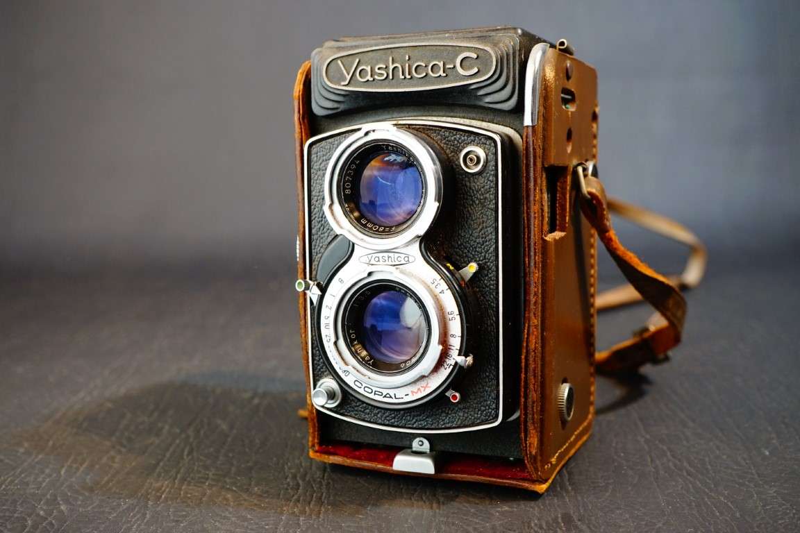 Yashica-A 6x6 TLR with Yashikor 80mm F3.5 Lens 120 Roll Film Camera **Great Condition**