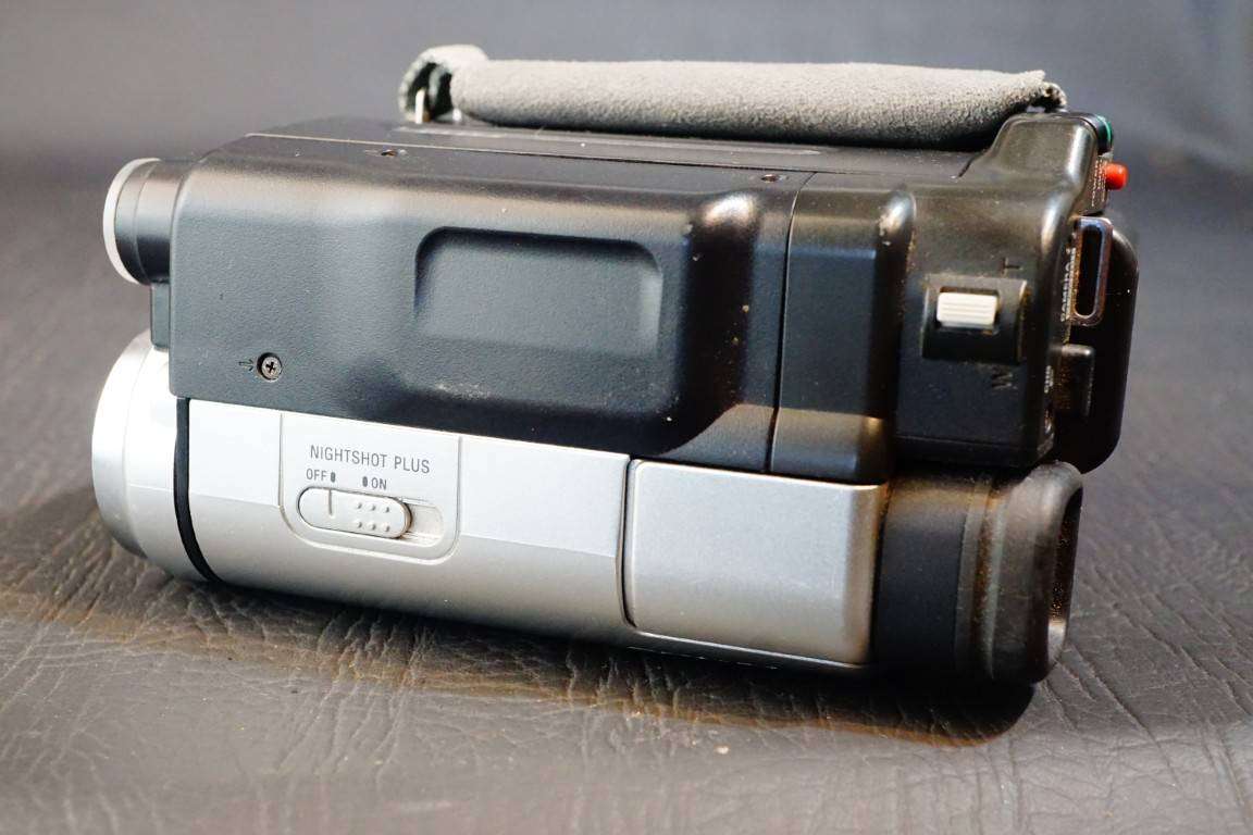 Sony CCD-TRV238E Hi8 Tape Video Camera HANDYCAM Camcorder **Great Condition**