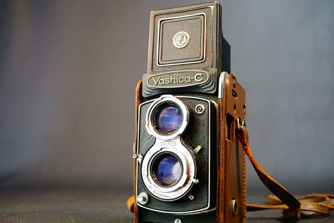 Yashica-A 6x6 TLR with Yashikor 80mm F3.5 Lens 120 Roll Film Camera **Great Condition**