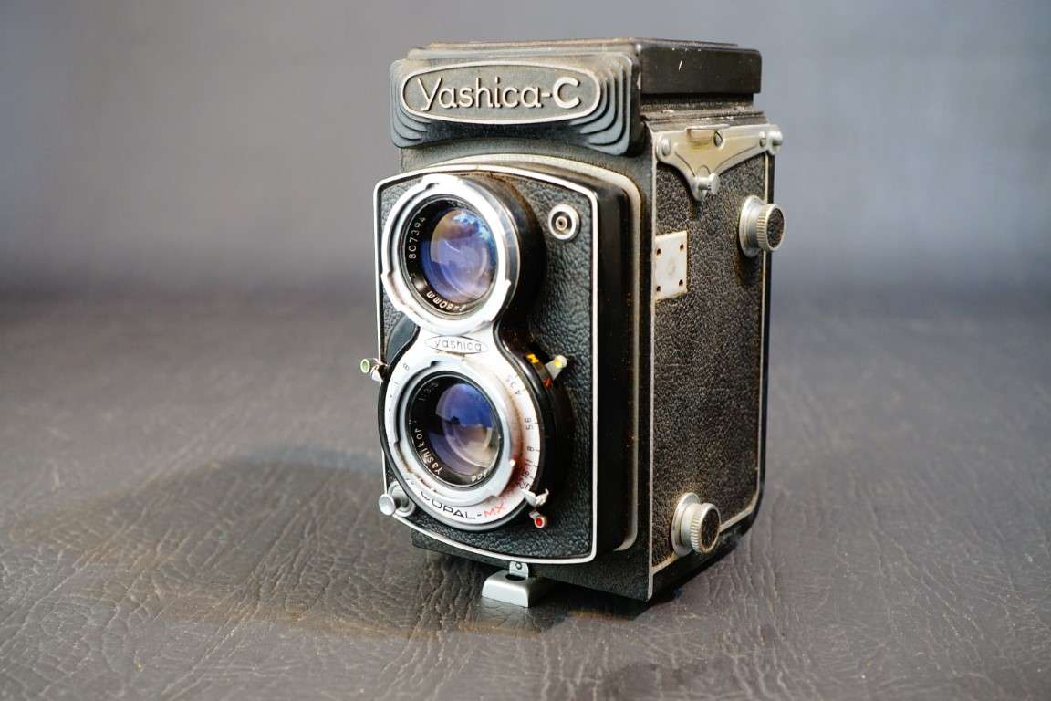 Yashica-A 6x6 TLR with Yashikor 80mm F3.5 Lens 120 Roll Film Camera **Great Condition**