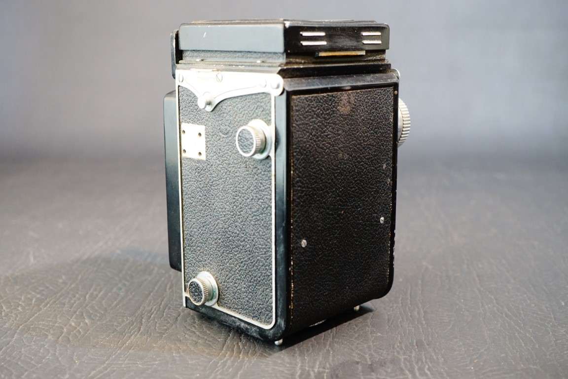 Yashica-A 6x6 TLR with Yashikor 80mm F3.5 Lens 120 Roll Film Camera **Great Condition**