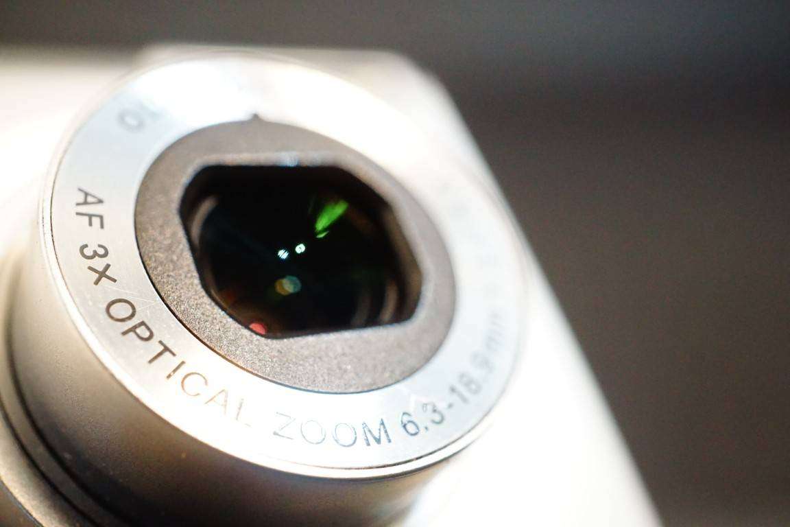 Olympus FE-210 Digital Camera 7.1MP CCD Silver 3x Optical Zoom uses AA Batteries  **Good Condition**