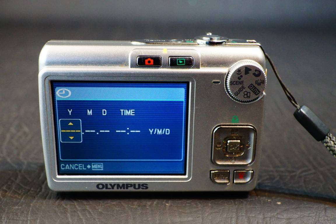 Olympus FE-210 Digital Camera 7.1MP CCD Silver 3x Optical Zoom uses AA Batteries  **Good Condition**