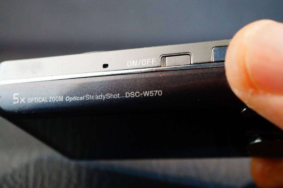 SONY Cyber-shot DSC-W570 Compact Digital Camera 16.1 MP 5x Optical Zoom Lens **Good Condition**