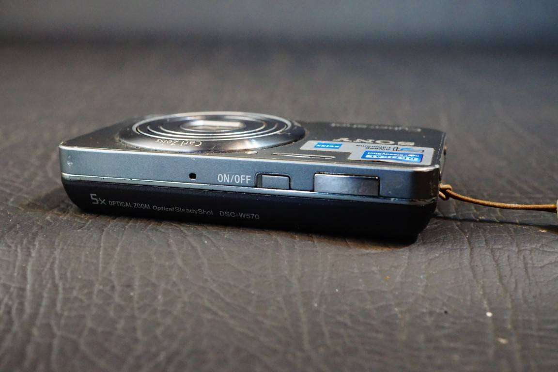 SONY Cyber-shot DSC-W570 Compact Digital Camera 16.1 MP 5x Optical Zoom Lens **Good Condition**