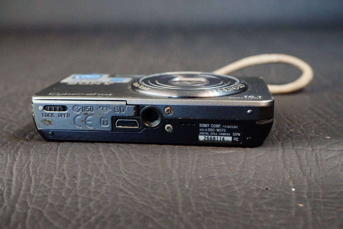 SONY Cyber-shot DSC-W570 Compact Digital Camera 16.1 MP 5x Optical Zoom Lens **Good Condition**