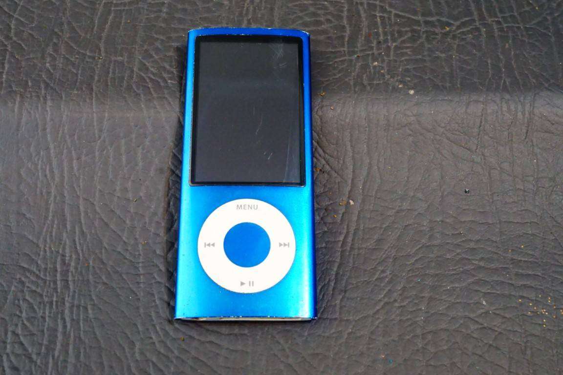 Blue Apple Ipod Nano 5th Gen 8GB A1320 **Good Condition**
