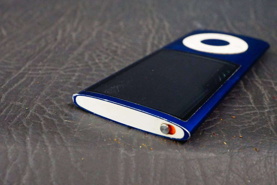 Blue Apple Ipod Nano 5th Gen 8GB A1320 **Good Condition**