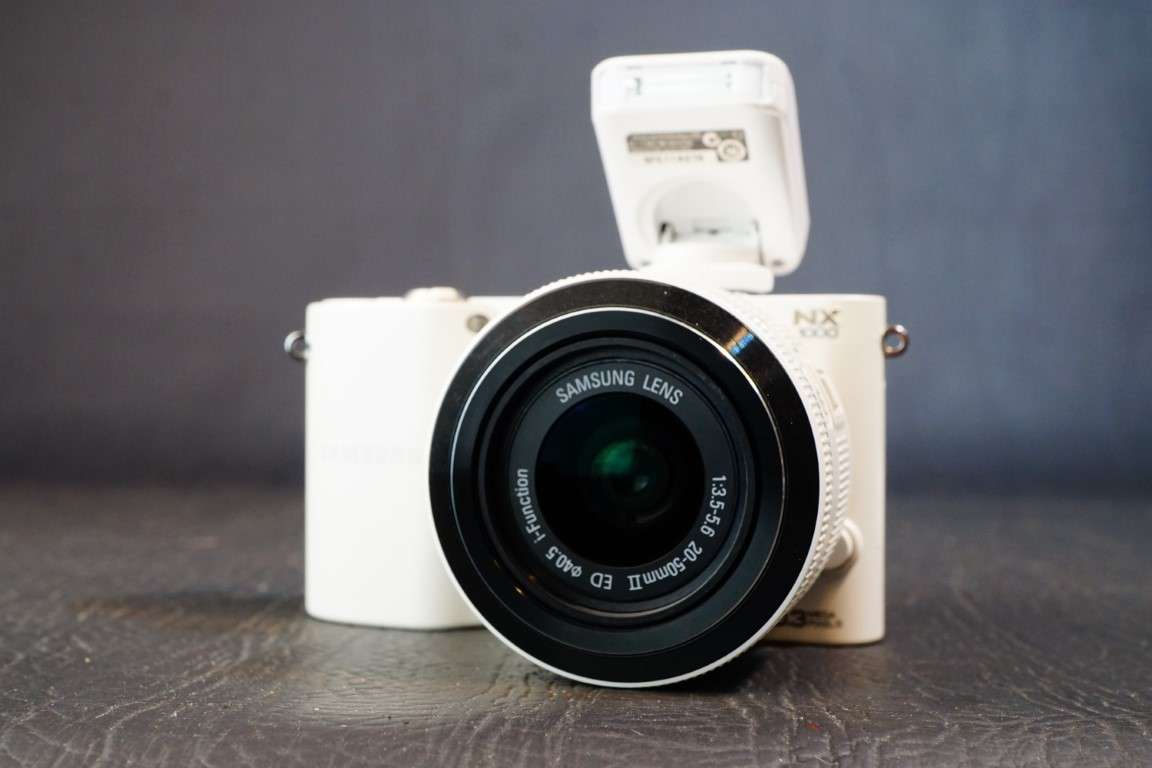 Samsung NX NX1000 20.3MP Mirrorless Digital Camera with 20-50mm Lens **Great Condition**