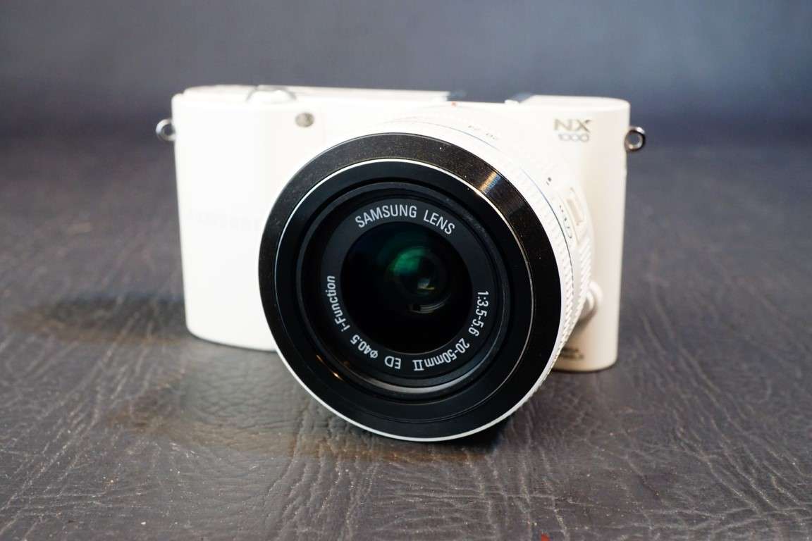 Samsung NX NX1000 20.3MP Mirrorless Digital Camera with 20-50mm Lens **Great Condition**