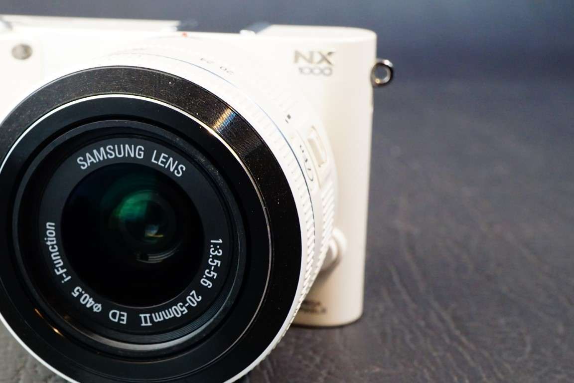 Samsung NX NX1000 20.3MP Mirrorless Digital Camera with 20-50mm Lens **Great Condition**