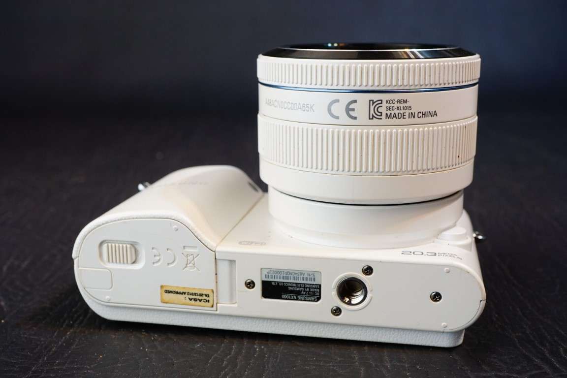 Samsung NX NX1000 20.3MP Mirrorless Digital Camera with 20-50mm Lens **Great Condition**