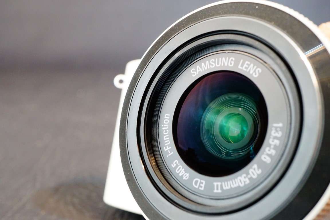 Samsung NX NX1000 20.3MP Mirrorless Digital Camera with 20-50mm Lens **Great Condition**