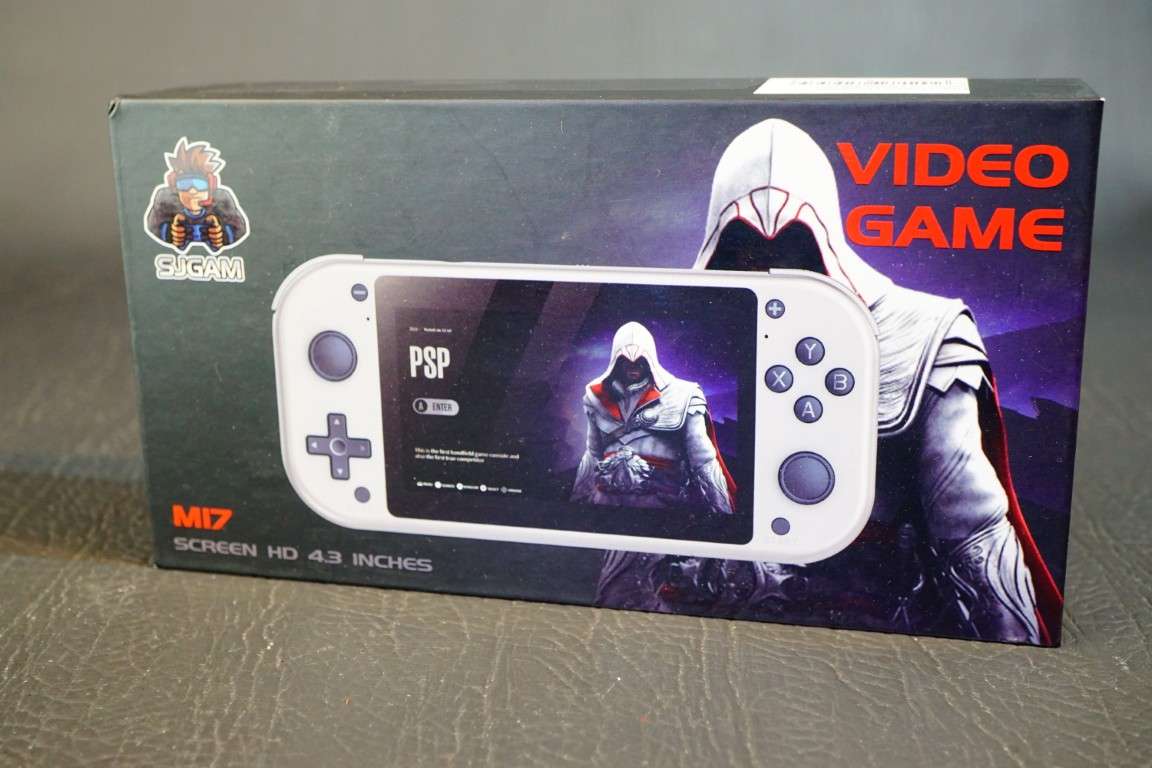 M17 Retro Handheld Video Game Console 4.3 Inch IPS Screen 64Gb card **Great Condition**