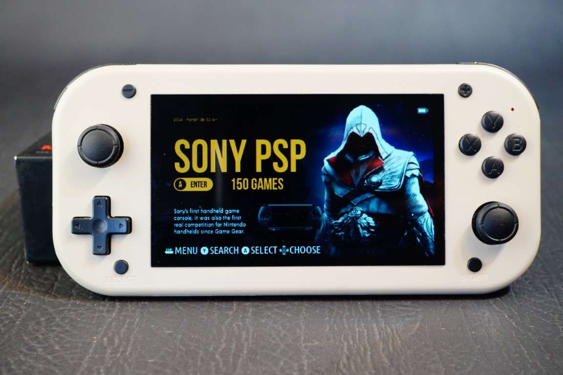 M17 Retro Handheld Video Game Console 4.3 Inch IPS Screen 64Gb card **Great Condition**