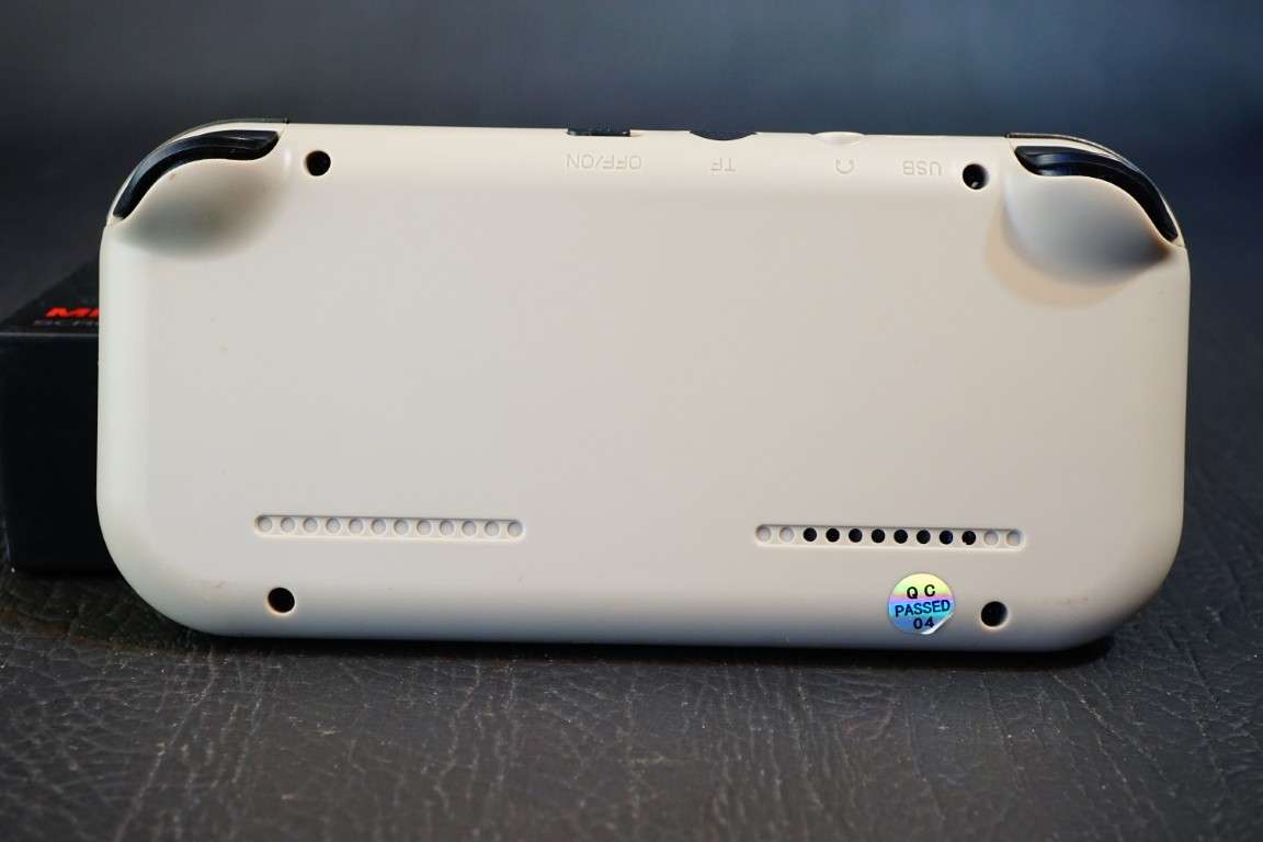 M17 Retro Handheld Video Game Console 4.3 Inch IPS Screen 64Gb card **Great Condition**