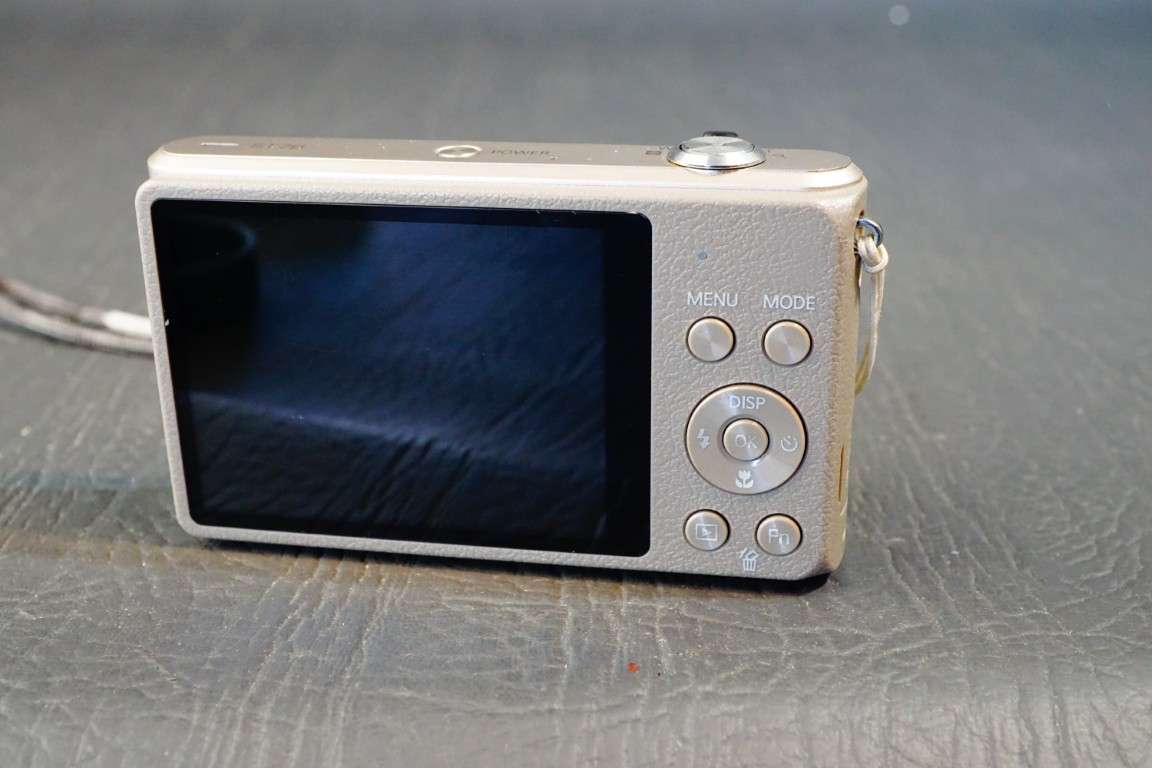 Samsung ST76 HD 16.1MP 5x Handheld Optical Zoom Digital Camera **Good Condition**