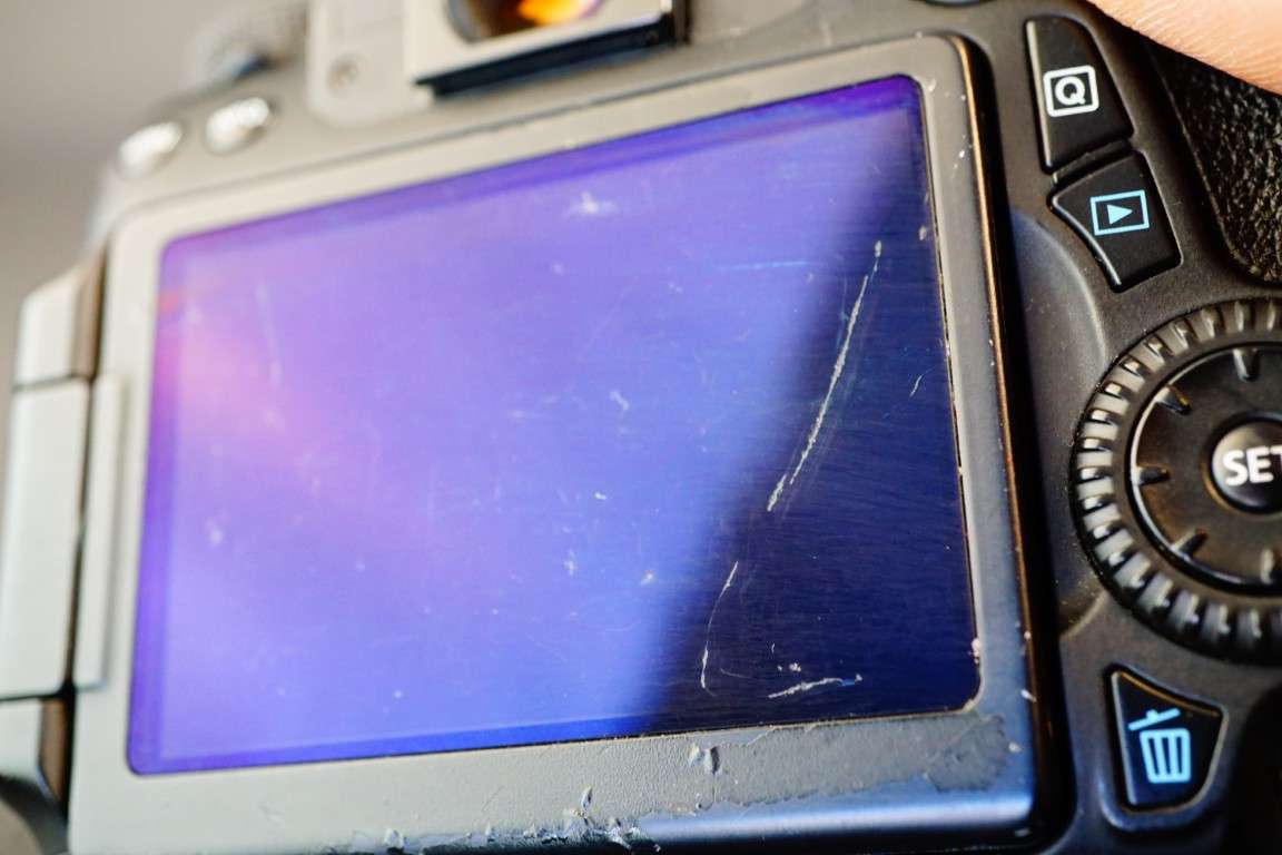 Canon EOS 70D 20.2 MP DSLR Camera Body **NON FUNCTIONAL SPARES OR REPAIR**