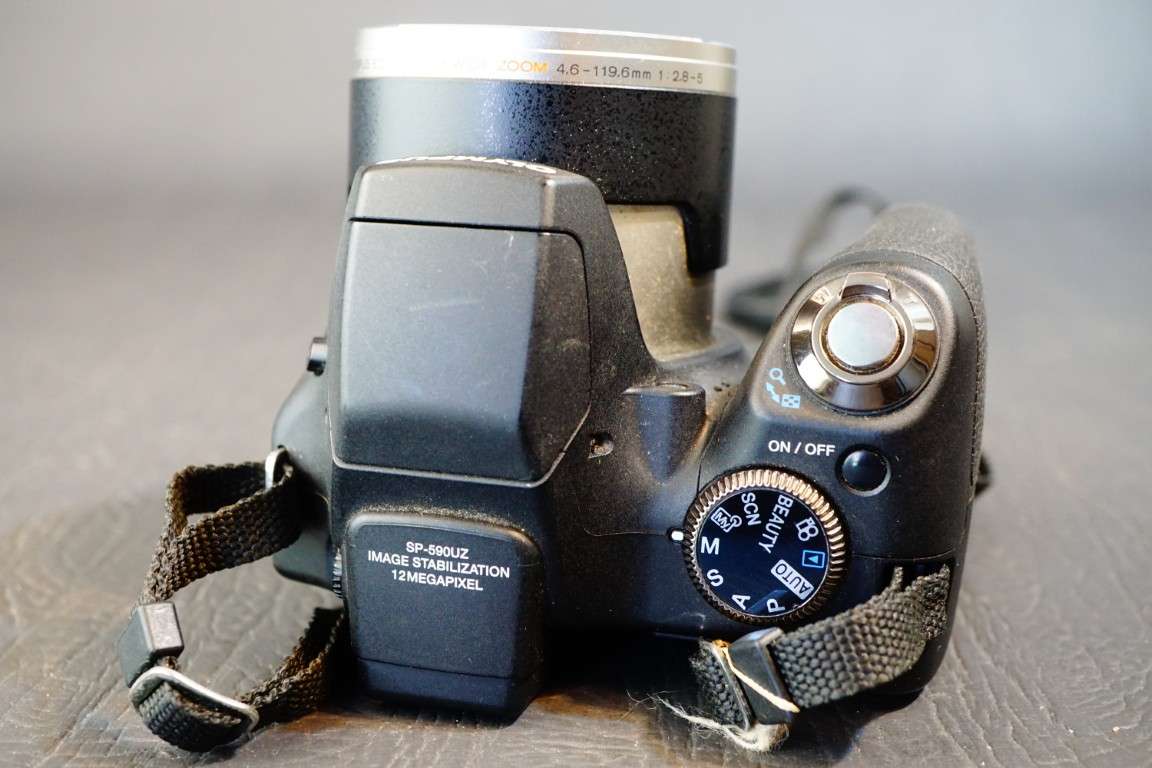 Olympus SP-590UZ 12Mp Digital Camera uses AA Batteries  **Good Condition**