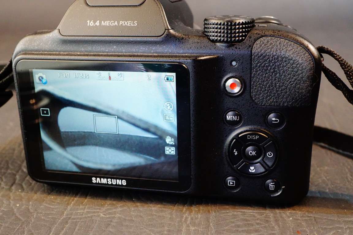 Samsung WB1100F 16.4 MP WiFi NFC Smart Digital Camera **Great Condition**