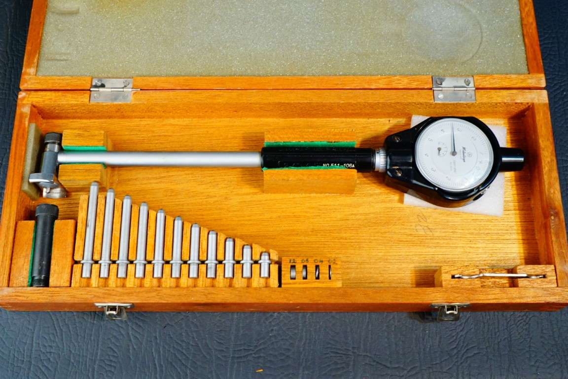 Mitutoyo NO. 511-106A Dial Bore Gage 2-4" Range w/ 2923-10 Indicator (.0001") **Great Condition**