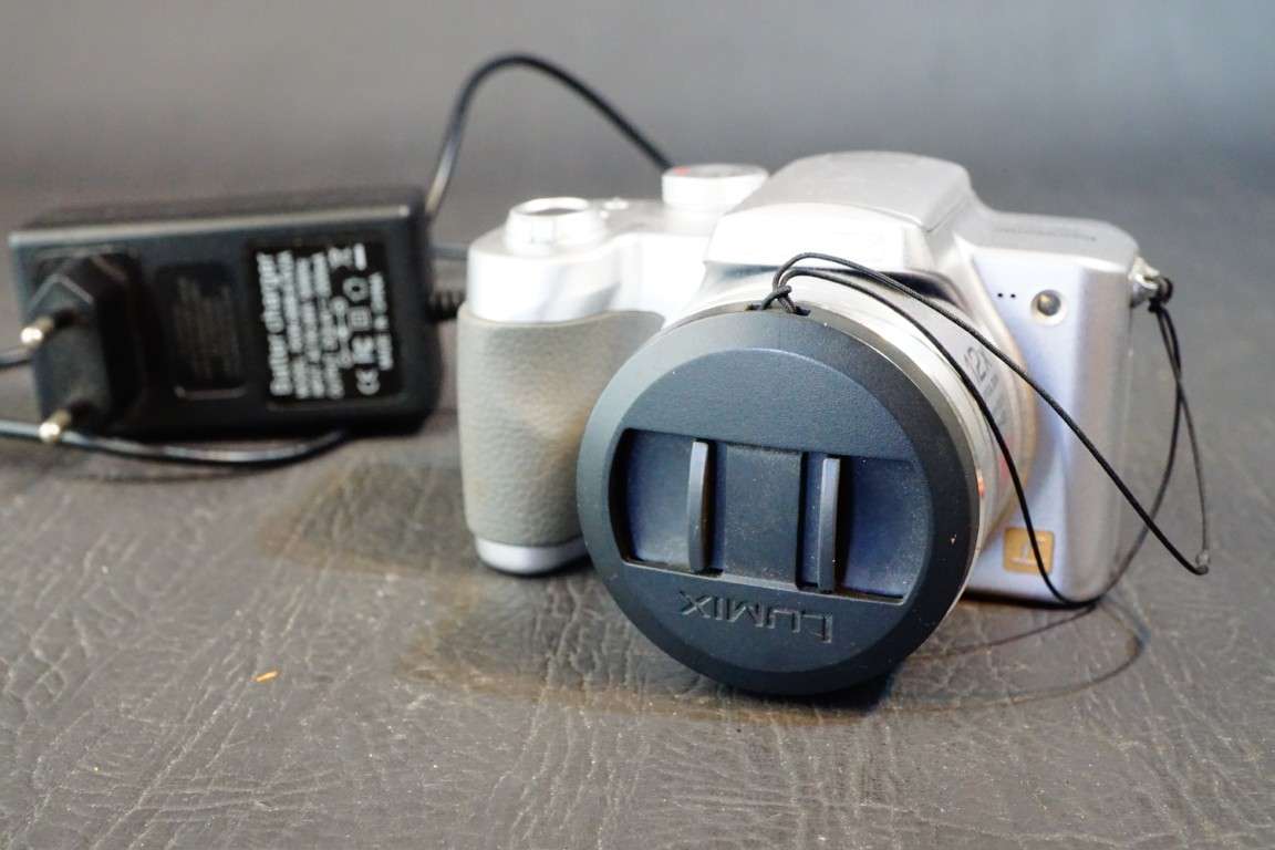 Panasonic Lumix DMC-FZ5 5.0MP Digital Bridge Camera