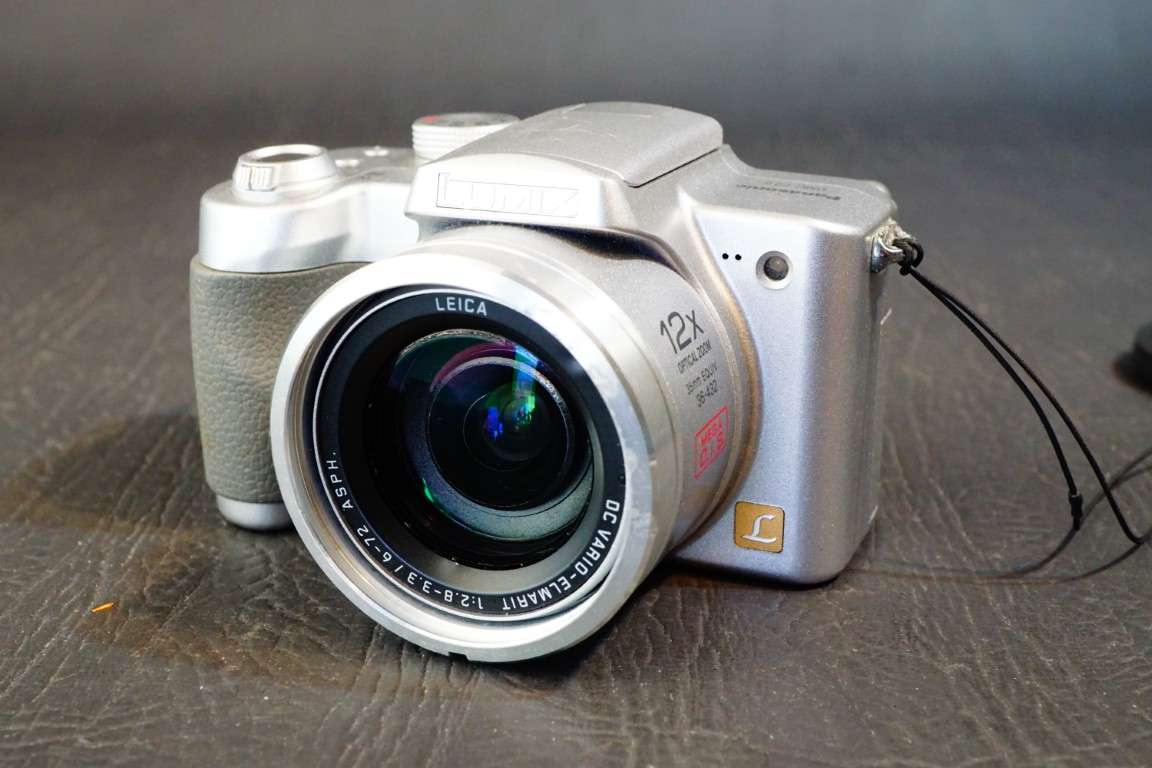 Panasonic Lumix DMC-FZ5 5.0MP Digital Bridge Camera