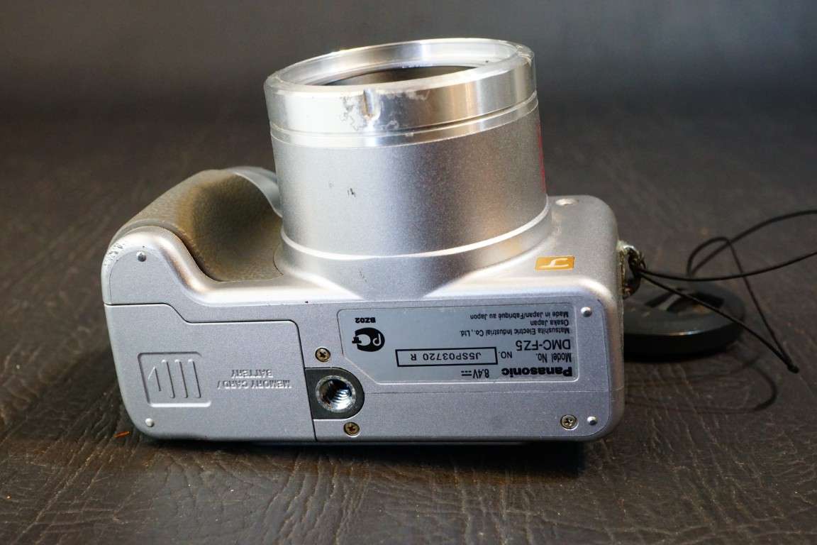 Panasonic Lumix DMC-FZ5 5.0MP Digital Bridge Camera