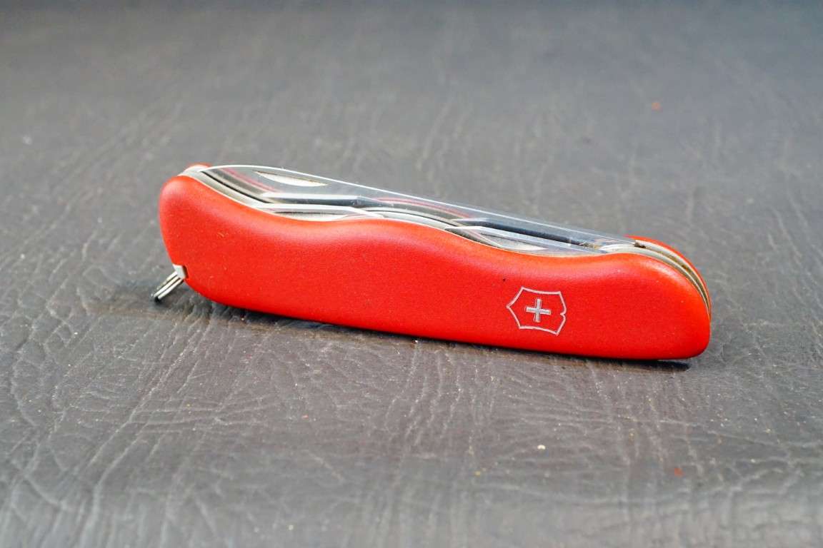 Victorinox Swiss Army Switzerland 4.5" Closed PICKNICKER Lock Blade Knife **Great Condition**