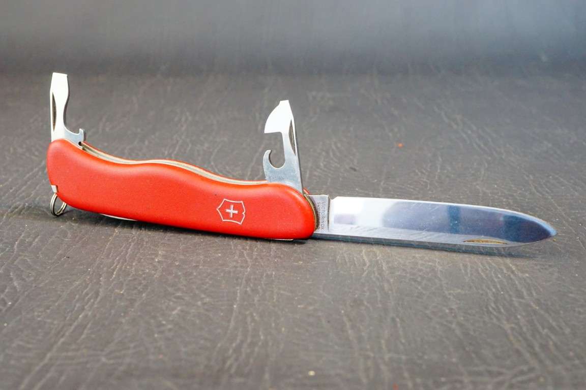Victorinox Swiss Army Switzerland 4.5" Closed PICKNICKER Lock Blade Knife **Great Condition**