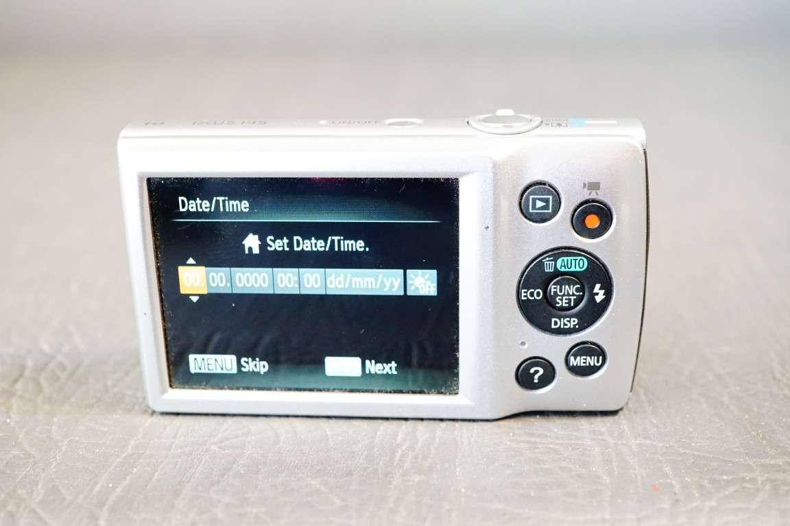 Canon Ixus 145 / ELPH 135 16.0MP Digital Compact Camera **Great Condition**