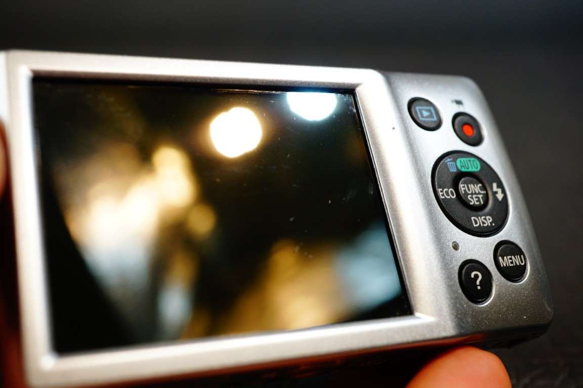 Canon Ixus 145 / ELPH 135 16.0MP Digital Compact Camera **Great Condition**