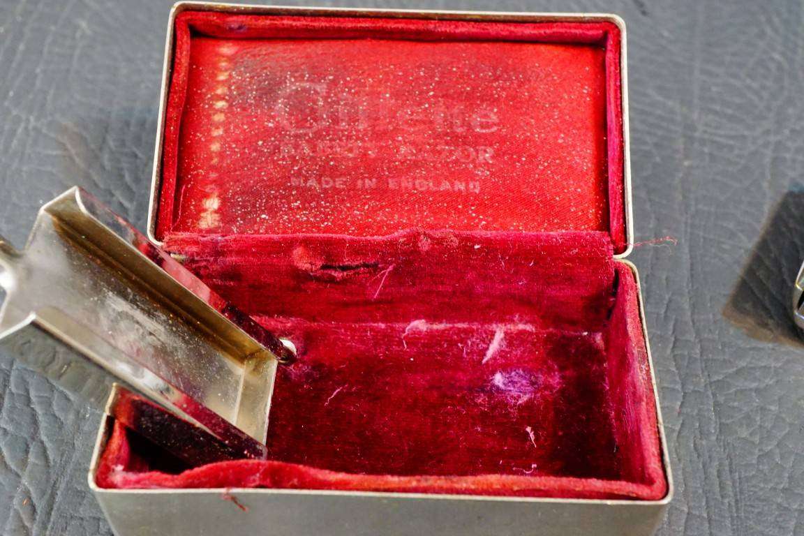 Vintage Gillette Double Sided Safety Razor with Steel Carry Case **Great Condition**