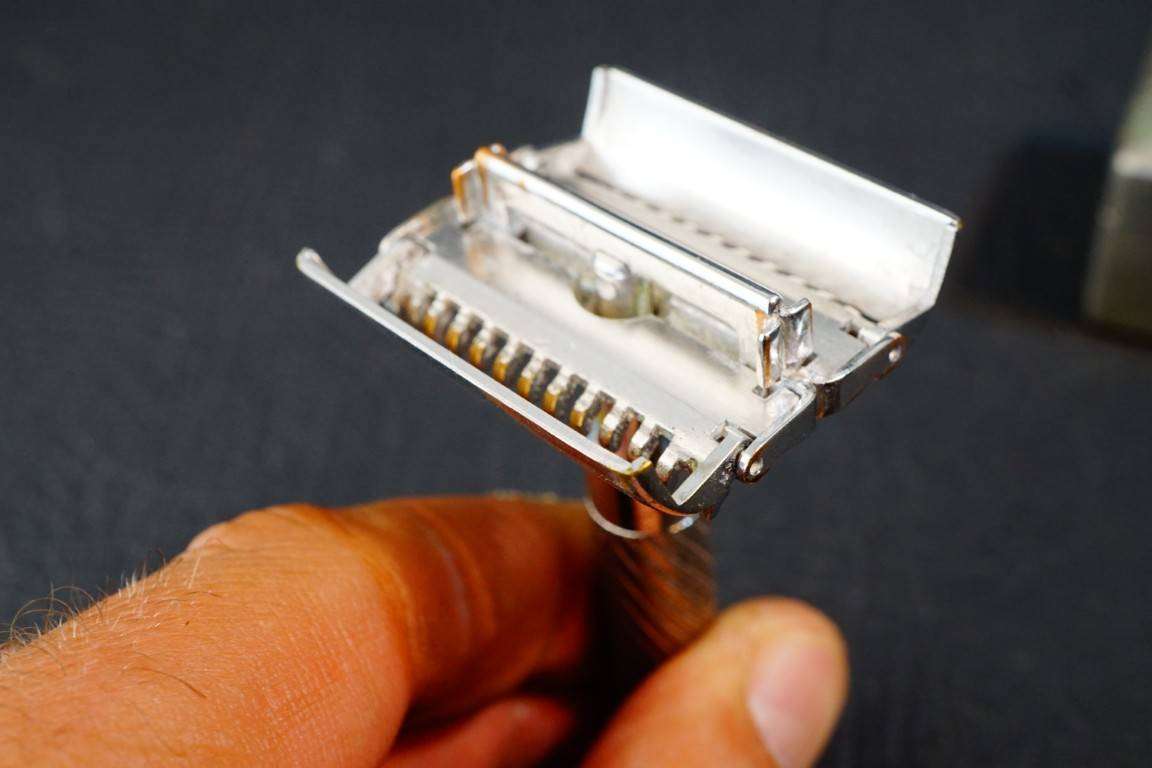 Vintage Gillette Double Sided Safety Razor with Steel Carry Case **Great Condition**