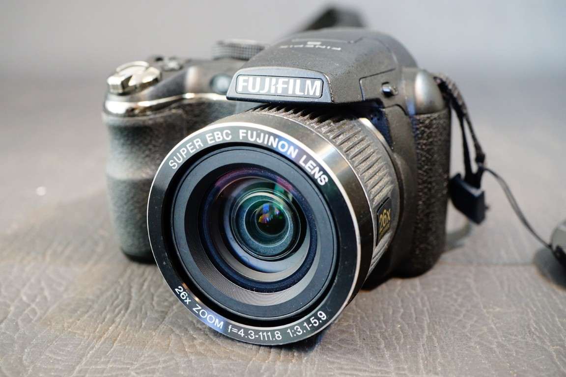 Fujifilm FinePix S3300 Digital Camera 14MP 24X Optical Zoom **Good Condition**