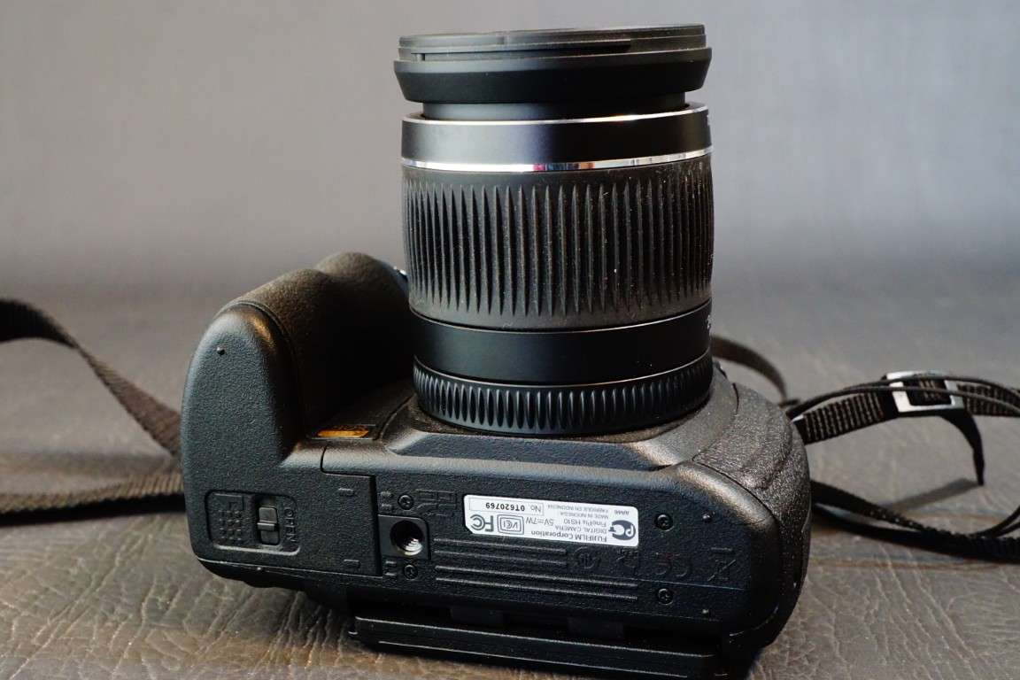 Fuji FinePix HS10 D-SLR style Bridge Camera 24-720mm 30x Zoom Lens  **Great Condition**