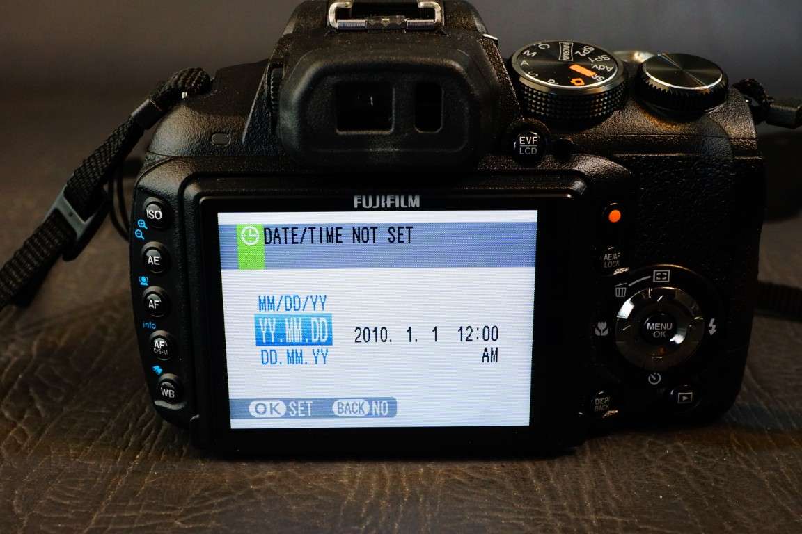 Fuji FinePix HS10 D-SLR style Bridge Camera 24-720mm 30x Zoom Lens  **Great Condition**