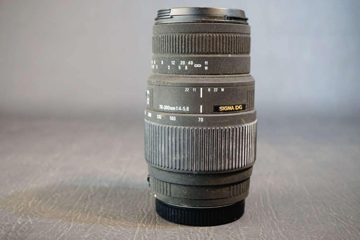 Sigma DG 70-300mm F4-5.6 Lens in Canon EF Mount  **Great Condition**