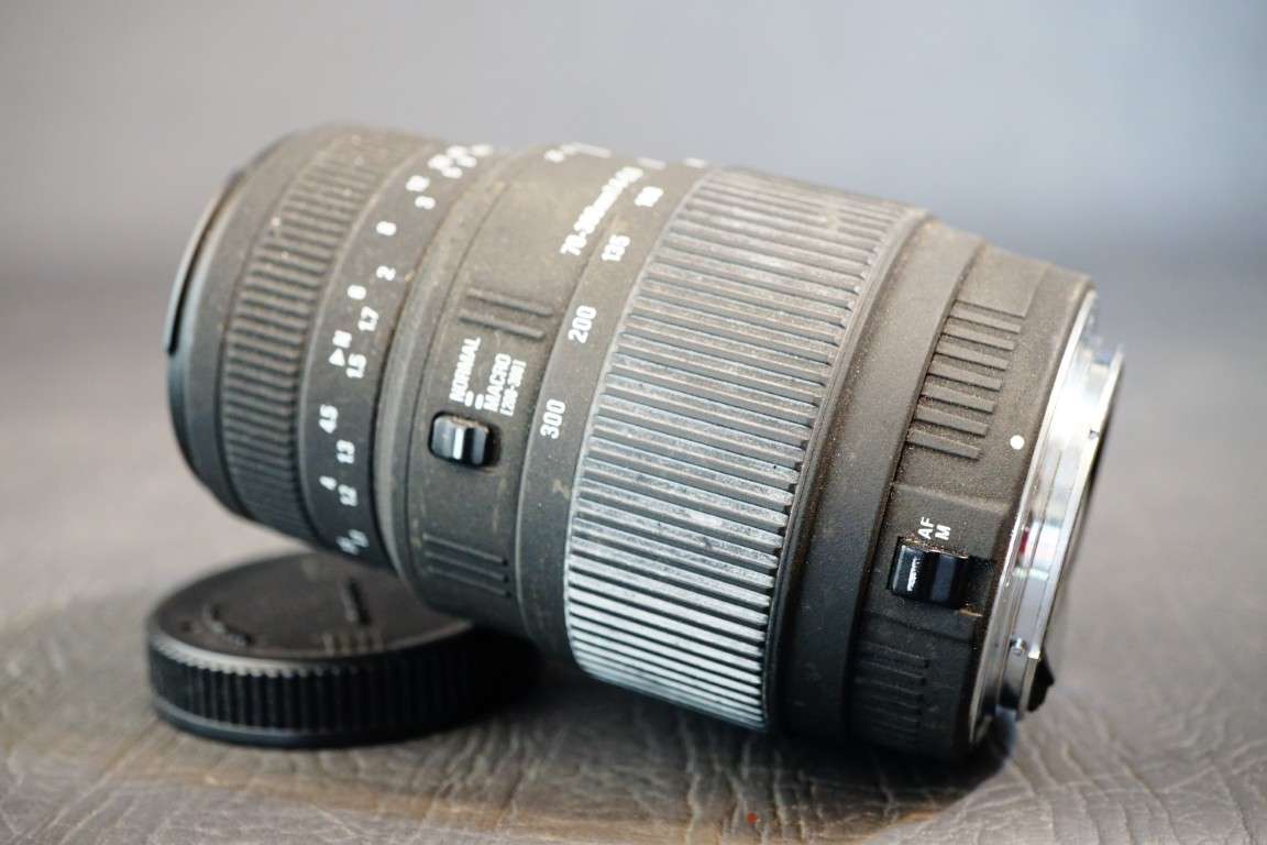 Sigma DG 70-300mm F4-5.6 Lens in Canon EF Mount  **Great Condition**