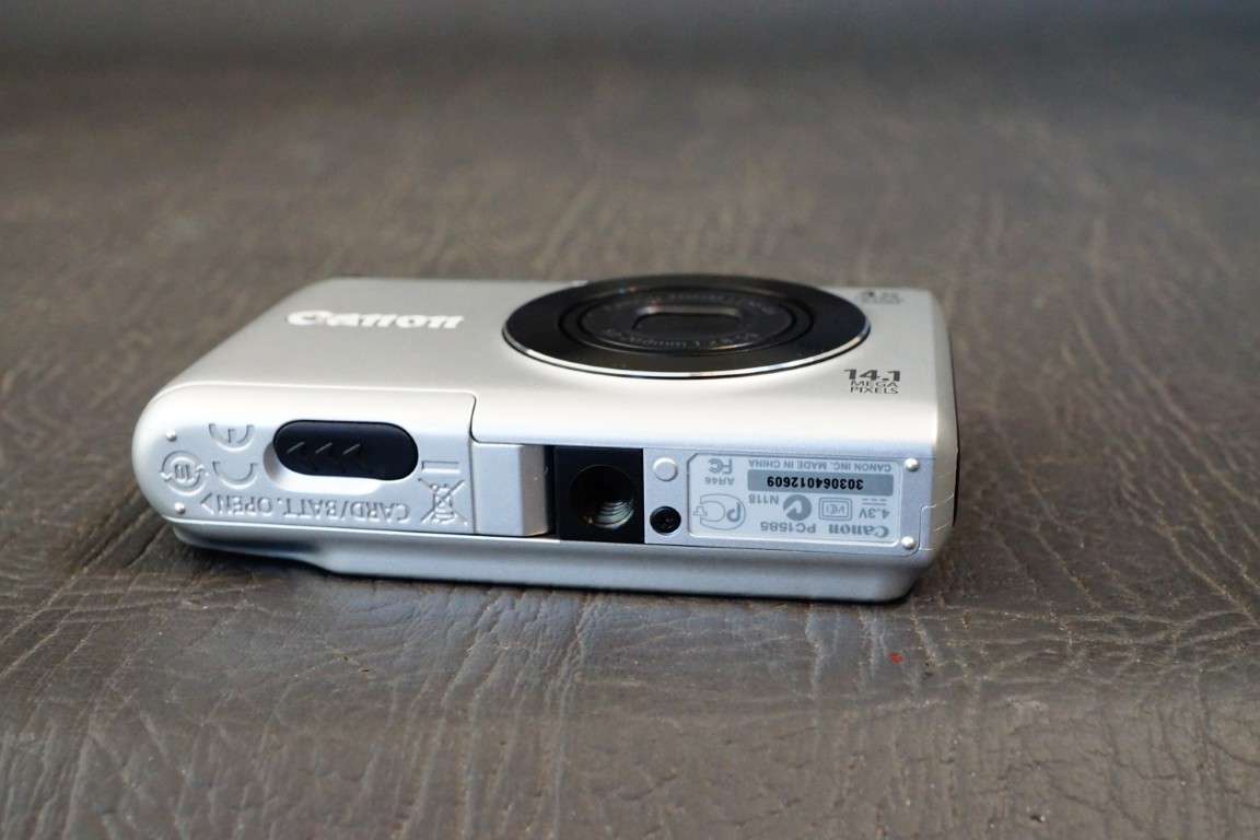 Canon PowerShot A2200 14.1MP Digital Camera Bundle in Original Boxes **Great Condition**