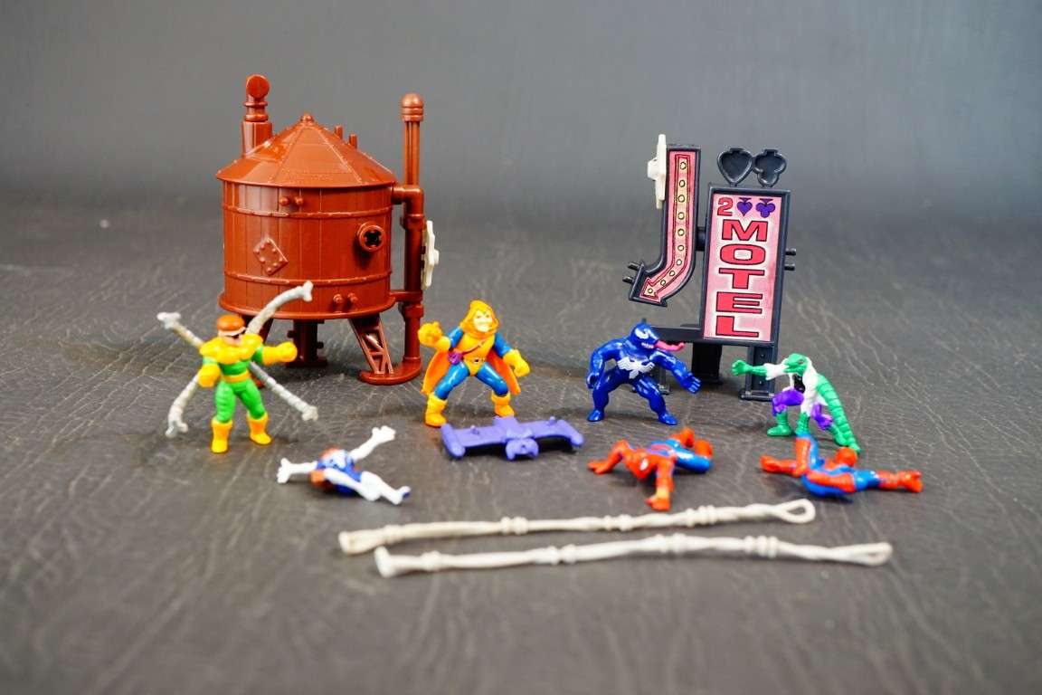 Spiderman Bluebird Playset 1996 Micro Superstars Doc Ock, Venom, Lizard, Goblin  **Great Condition**