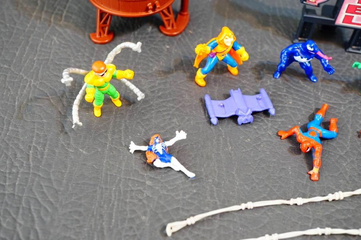 Spiderman Bluebird Playset 1996 Micro Superstars Doc Ock, Venom, Lizard, Goblin  **Great Condition**