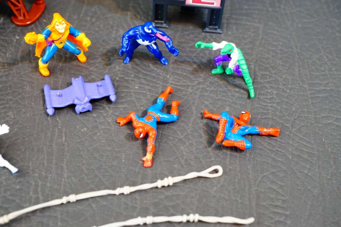 Spiderman Bluebird Playset 1996 Micro Superstars Doc Ock, Venom, Lizard, Goblin  **Great Condition**