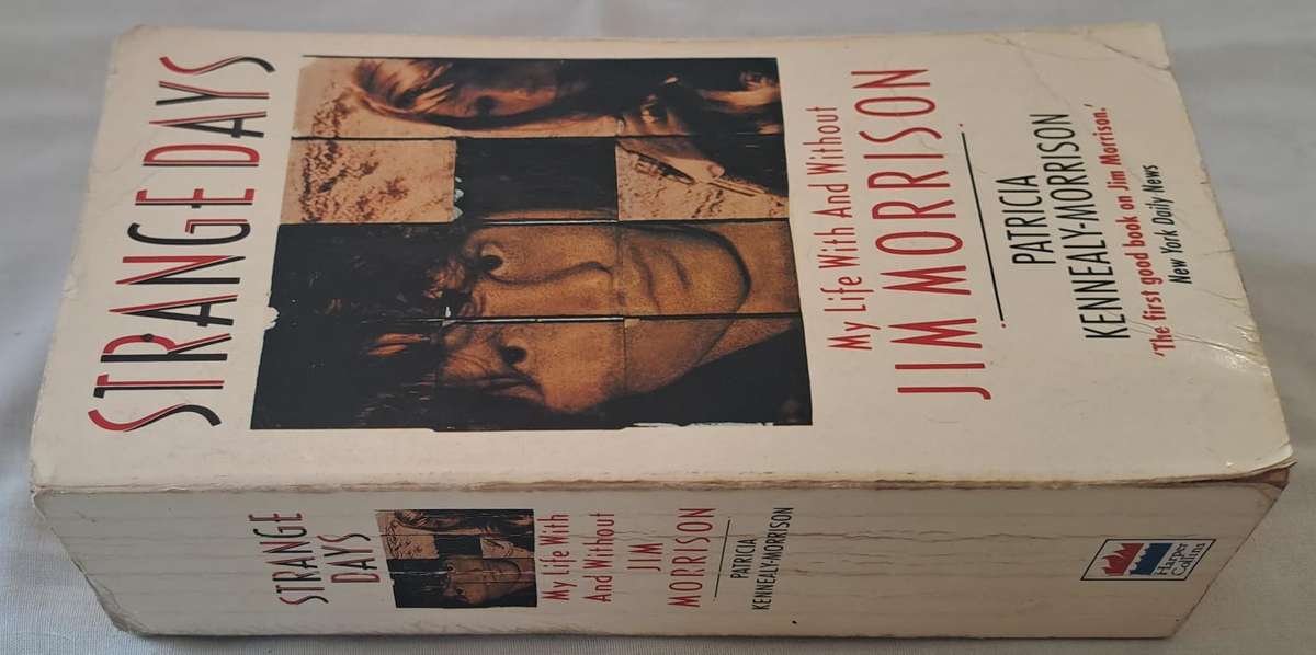 Strange Days - Patricia Kenneally-Morrison (Paperback)
